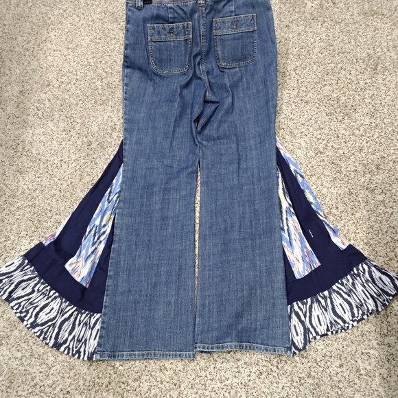 3835 Size 10 Jones New York Chic Blue Flare Jeans with Star Accents - Picture 5 of 6